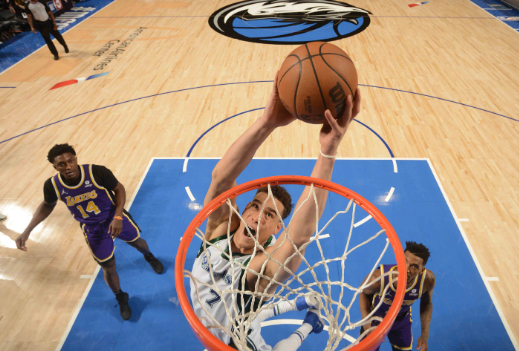  湖人惨败国王跌出附加赛区  