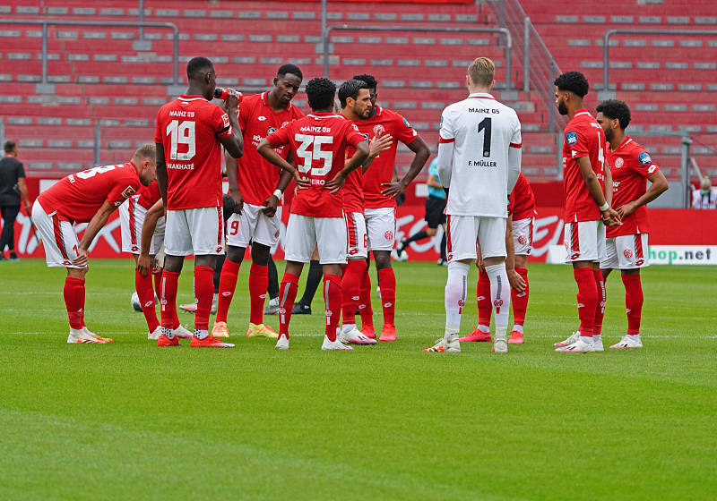  美因茨中场核心伤愈归队，德甲保级关键战役来临